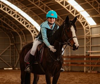 Конная прогулка и знакомство с лошадьми на ферме под Баку