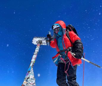 Восхождение на Казбек и Эльбрус + главные достопримечательности Кавказа с комфортом.