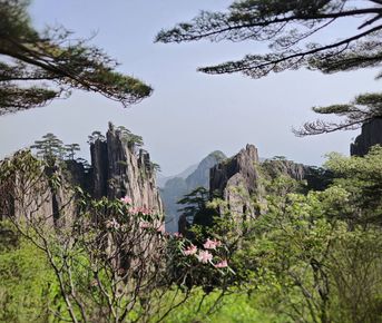 Путешествие по Восточному Китаю: Шанхай, древние деревни, водопады и горы Хуаншань