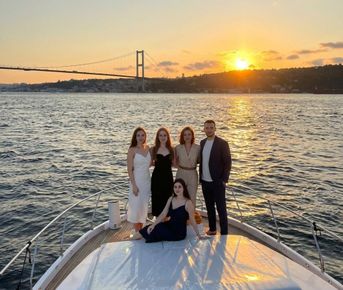 Стамбул: яхта на закате, дворцы Османов и шоу Легенд