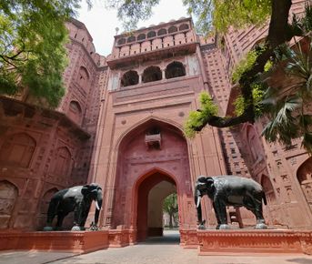 Великие Моголы, раджпуты и тантристы: путешествие в самое сердце Индии