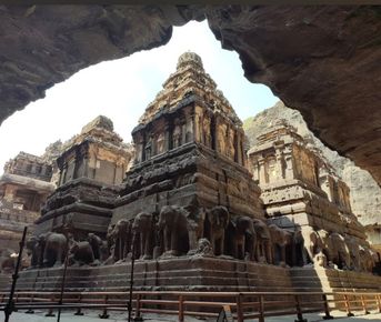 Путешествие в мини-группе по Дели, Мумбаи, Аурангабаду и острову Элефанта