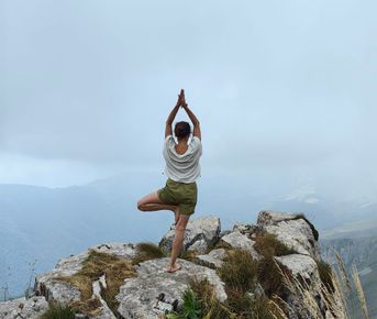 Где время течет иначе. Камни шепчут легенды,а горы дарят силу. Йога-ретрит.