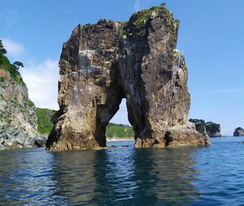 Тур Восточный участок гроты, сосны Бонсай и лазоревое море