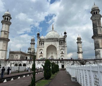 Индивидуальное путешествие по Аурангабаду, храмам Эллоры и пещерам Аджанта
