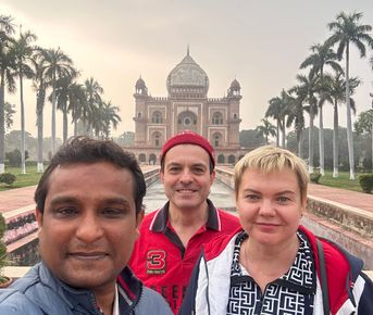 Поезд на Дарджилинг: путешествие в чайный штат Индии с видом на гору Канченджанга