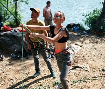 Ястребиное. Поход из Петербурга со скалолазанием и тарзанкой