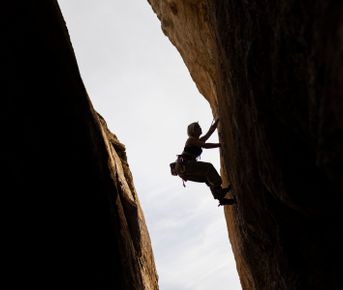 Скалолазание на океанских скалах Кашкайша: Guia для новичков и семей