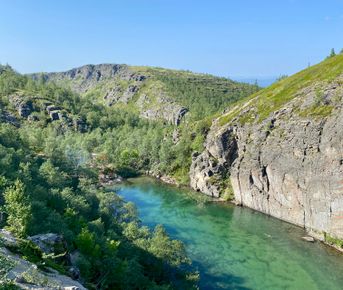 Ущелье Аку-Аку: Две ночи в царстве каменных духов