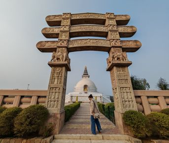 Нетуристический Дели: ступа Шанти, непальский ужин, сад Пяти чувств, муралы Лоди