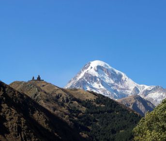 Казбеги. Жинвальское водохранилище. Крепость Ананури.
