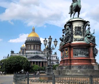 Петра творения за выходные из Москвы: Северная столица, Кронштадт, Петергоф