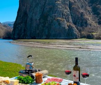 Винный фестиваль, армянское застолье, горы и концерт Лары Фабиан