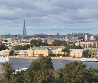 По символам Петербурга