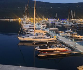 Прогулка в море на закат под парусами. г.Бар