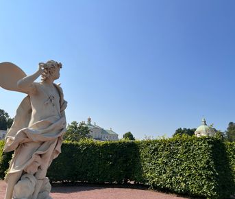 Экскурсия в Ораниенбаум с Большим Меншиковским дворцом и в Петергоф с Нижним парком