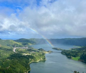 Азоры с местным гидом: тайные уголки и приключения в сердце Сан Мигеля.
