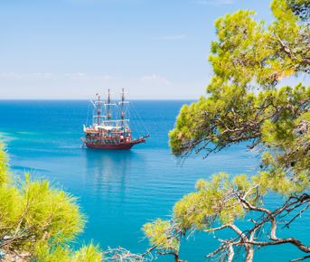 Прогулка на пиратском корабле по бухтам Кемера