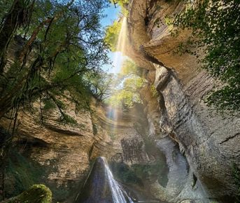 Кодорское ущелье — к водопадам, тропам и скалам