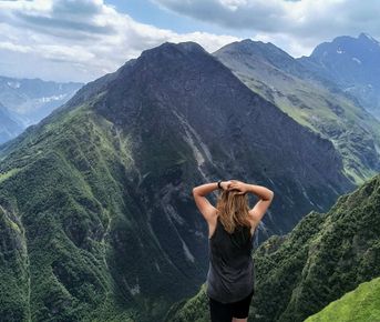 Индивидуальный тур в сердце Осетии из Минвод. Четыре ущелья и город мёртвых Даргавс.