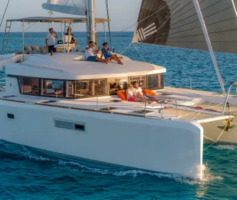 Легендарное Амальфи на большом катамаране с шеф-поваром, все включено