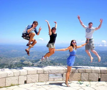 Балканский Экспресс: Путь через Сербию к Красотам Черногории!