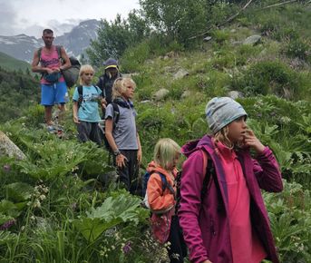 Домбай. Семейный горный лагерь (6+)