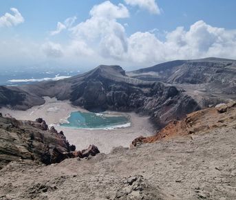 Восхождение на вулкан  "Горелый"