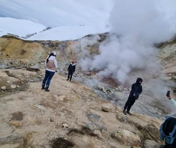 Дачные источники Мутновского вулкана Фумарольные поля активной зоны