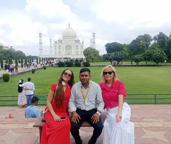 Из Дели: тур на рассвете по Тадж-Махалу и Агре на машине