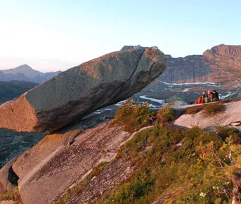 Ергаки. Висячий камень