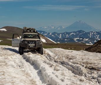 Джип-тур с восхождением на вулкан Горелый.