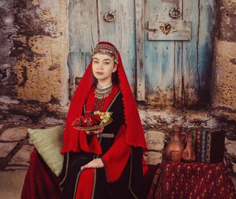 Обзорная экскурсия по Еревану и фотосессия в армянских традиционных костюмах Тараз