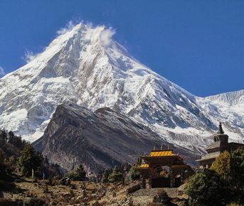 Поход по трассе Манаслу по долине Цум