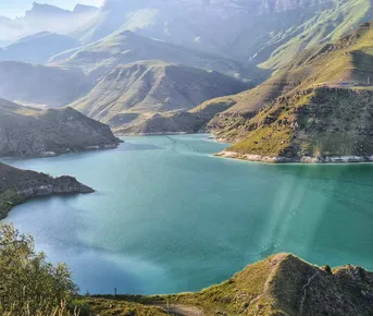 Эльбрус и высокогорное озеро Гижгит