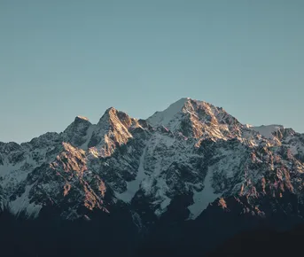 Вдоль хребта