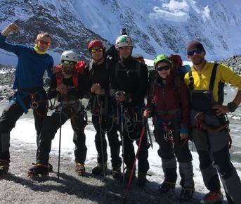 Восхождение в массиве Белухи