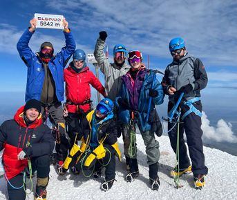 Восхождение на Эльбрус с юга: классический маршрут к сердцу Кавказа