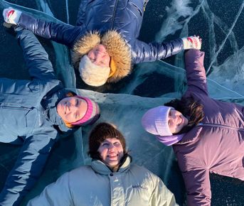 Жаркий лёд Байкала: коньки, хивусы, хаски, ледяные пещеры