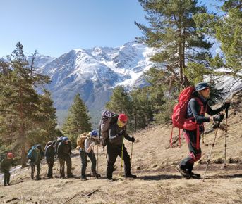 Восхождение на Эльбрус с юга с палатками