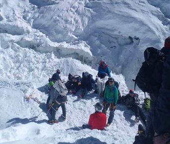 Восхождение на пик Лобуче