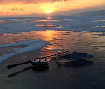 Подлёдная рыбалка на Байкале