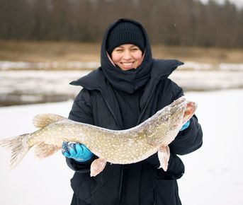 Хорошая зимняя рыбалка для новичков. 