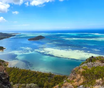 Приключения на Маврикии: от треккингов до китов