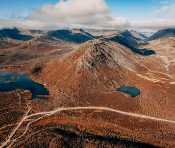 Сияние, океан и горы
