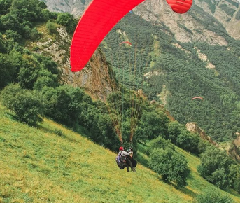 Чегем. Парапланы и водопады + замок Шато Эркен