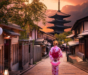 Япония в сезон красных кленов момидзи