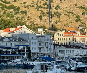 Каникулы под парусом! На VIP катамарене в Крыму!