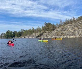 Путешествие по Ладожским шхерам на морских каяках