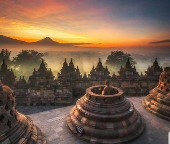 Индонезия: Сверкающее Изумрудное Ожерелье из Островов возле Экватора